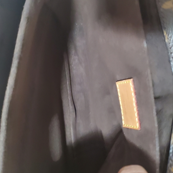 Authentic LV pochette metis, no scratch looks good as new. - Picture 8 of 11